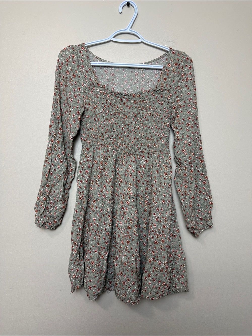 Liberty Love Sage Green Floral Smocked Long-Sleeve Mini Dress size M